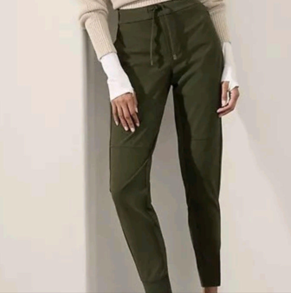 Athleta Headlands Hybrid Trek Jogger Size 0 Dark Olive Green